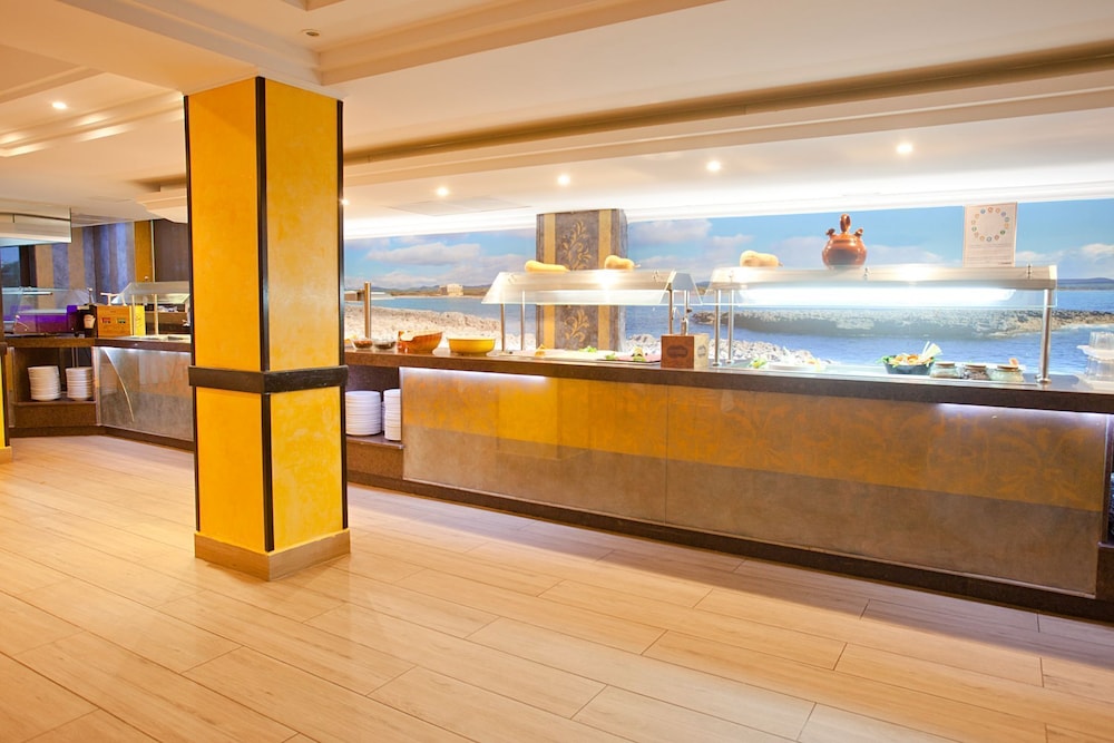 Mix Peymar — Restaurant & bars in S'Illot, Balearic Islands