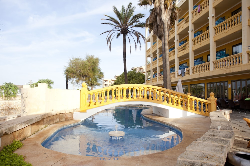 Mix Peymar — Swimming pool in S'Illot, Balearic Islands