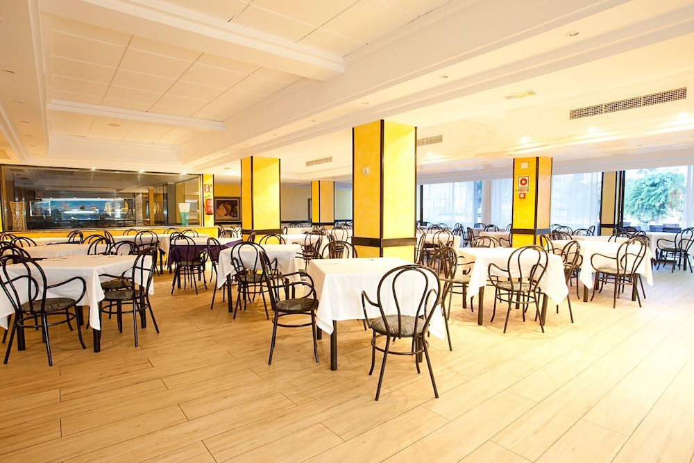 Mix Peymar — Restaurant & bars in S'Illot, Balearic Islands