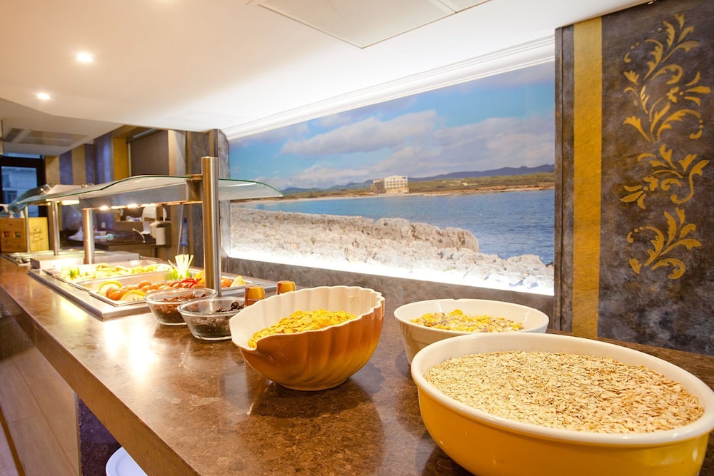 Mix Peymar — Restaurant & bars in S'Illot, Balearic Islands