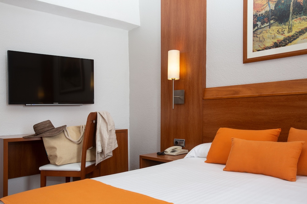 Mix Peymar — Hotel rooms in S'Illot, Balearic Islands