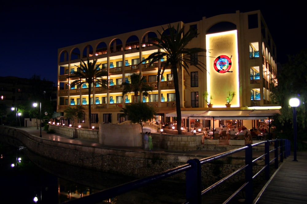 Mix Peymar — Hotel building in S'Illot, Balearic Islands
