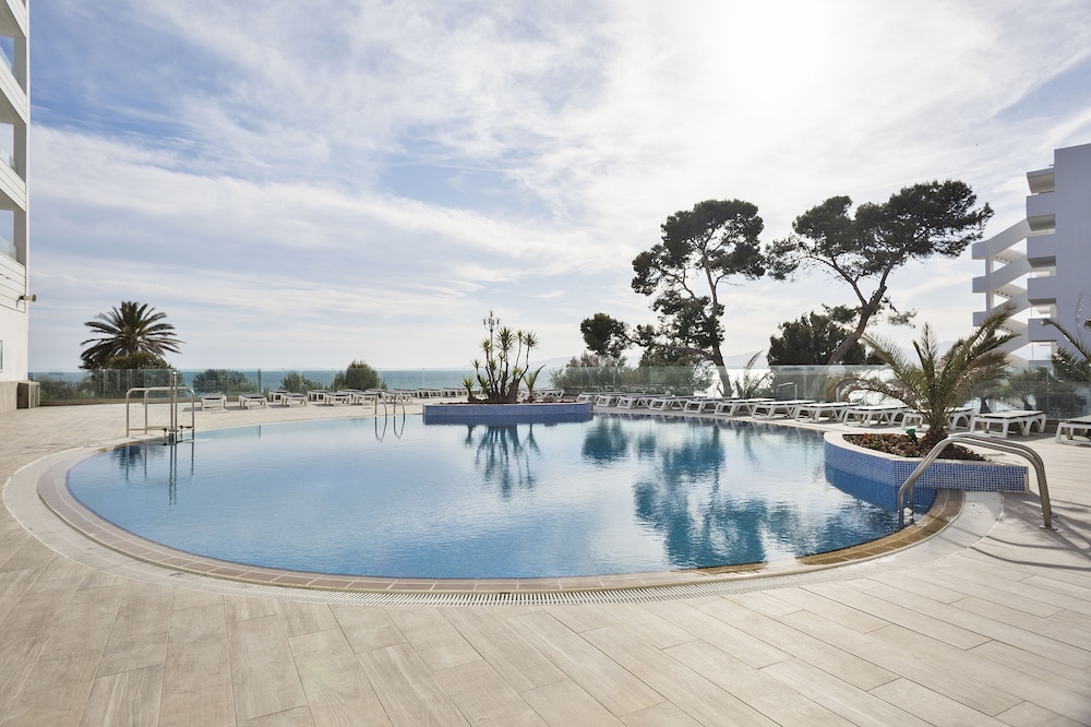Hotel Best Punta Dorada — Swimming pool in Salou, Catalonia