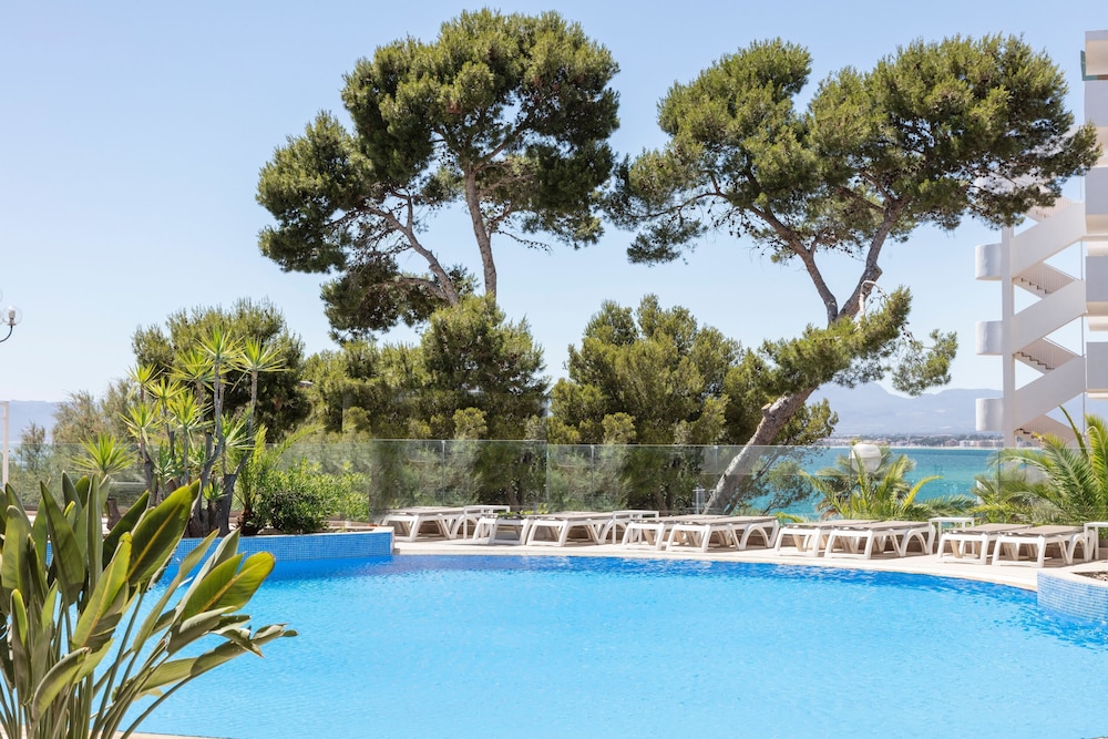 Hotel Best Punta Dorada — Swimming pool in Salou, Catalonia