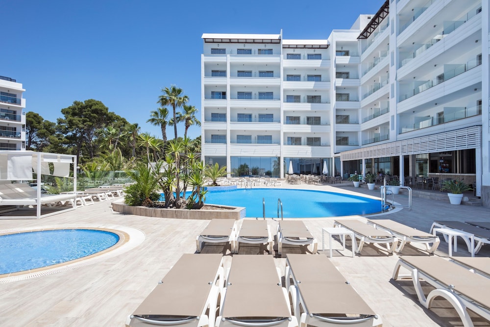 Hotel Best Punta Dorada — Swimming pool in Salou, Catalonia