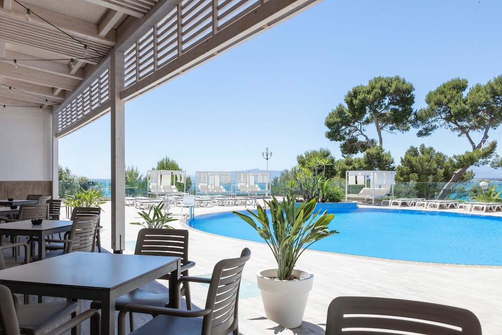 Hotel Best Punta Dorada — Swimming pool in Salou, Catalonia