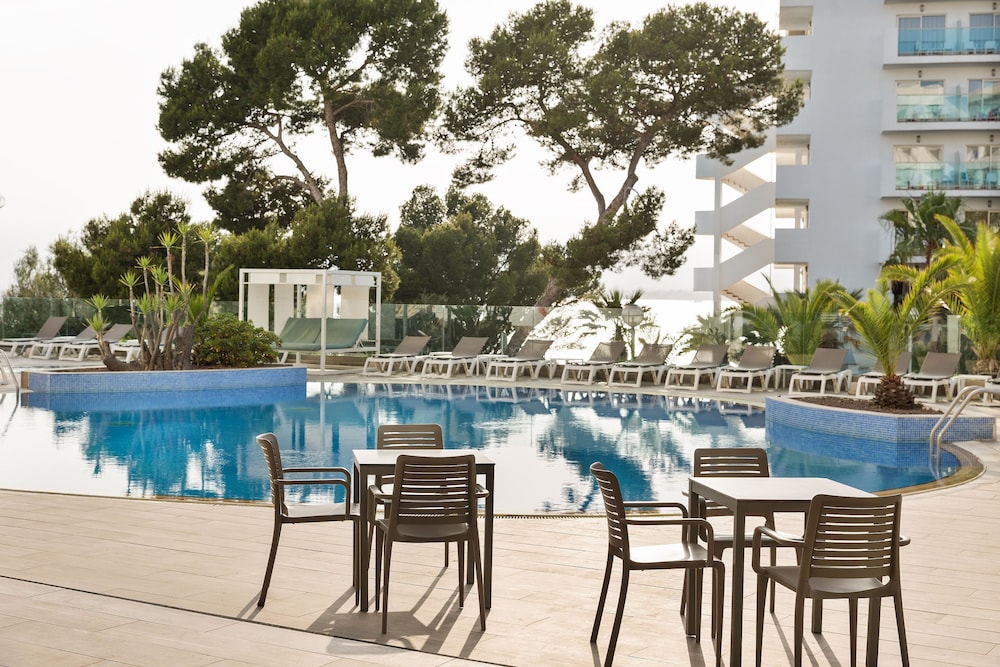 Hotel Best Punta Dorada — Swimming pool in Salou, Catalonia