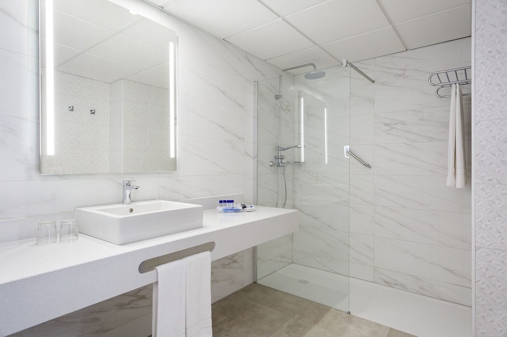 Hotel Best Punta Dorada — Hotel rooms in Salou, Catalonia