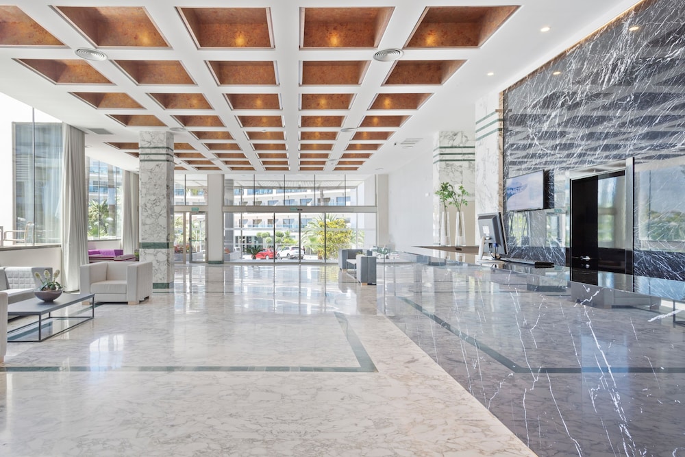 Hotel Best Punta Dorada — Hotel building in Salou, Catalonia