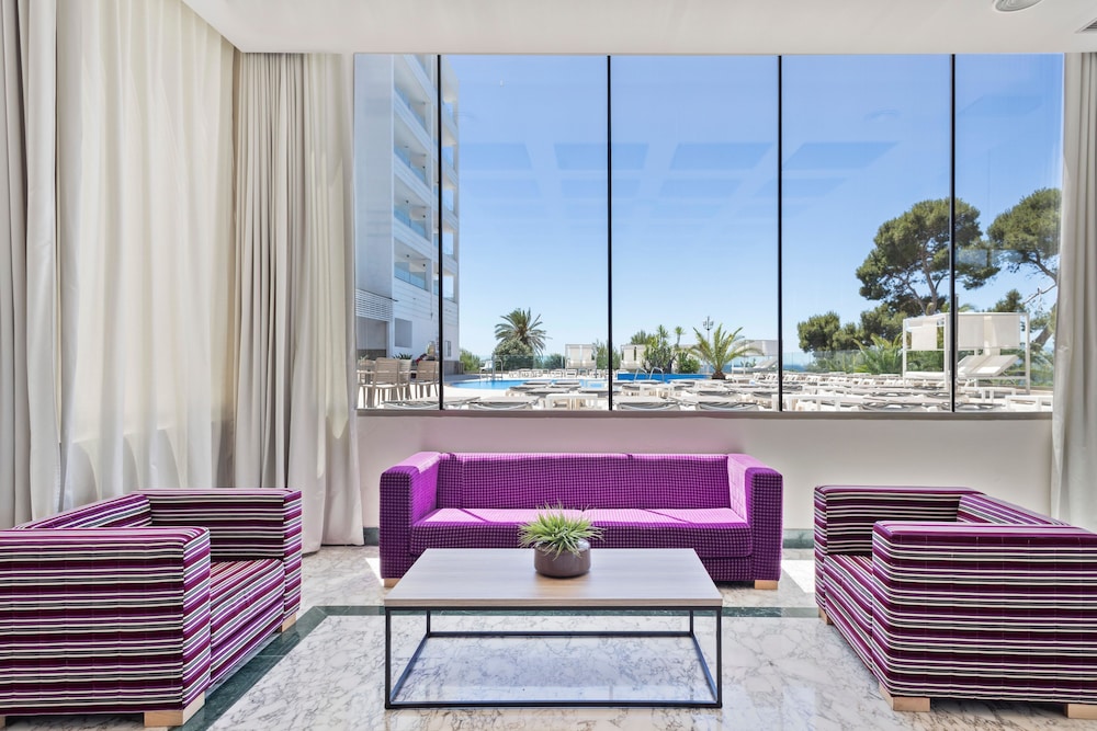 Hotel Best Punta Dorada — Swimming pool in Salou, Catalonia