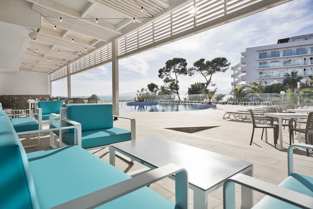 Hotel Best Punta Dorada — Swimming pool in Salou, Catalonia