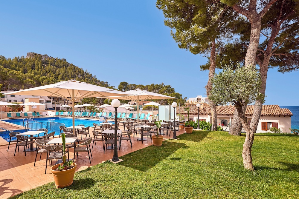 Universal Aparthotel Don Camilo — Swimming pool in Andratx, Balearic Islands