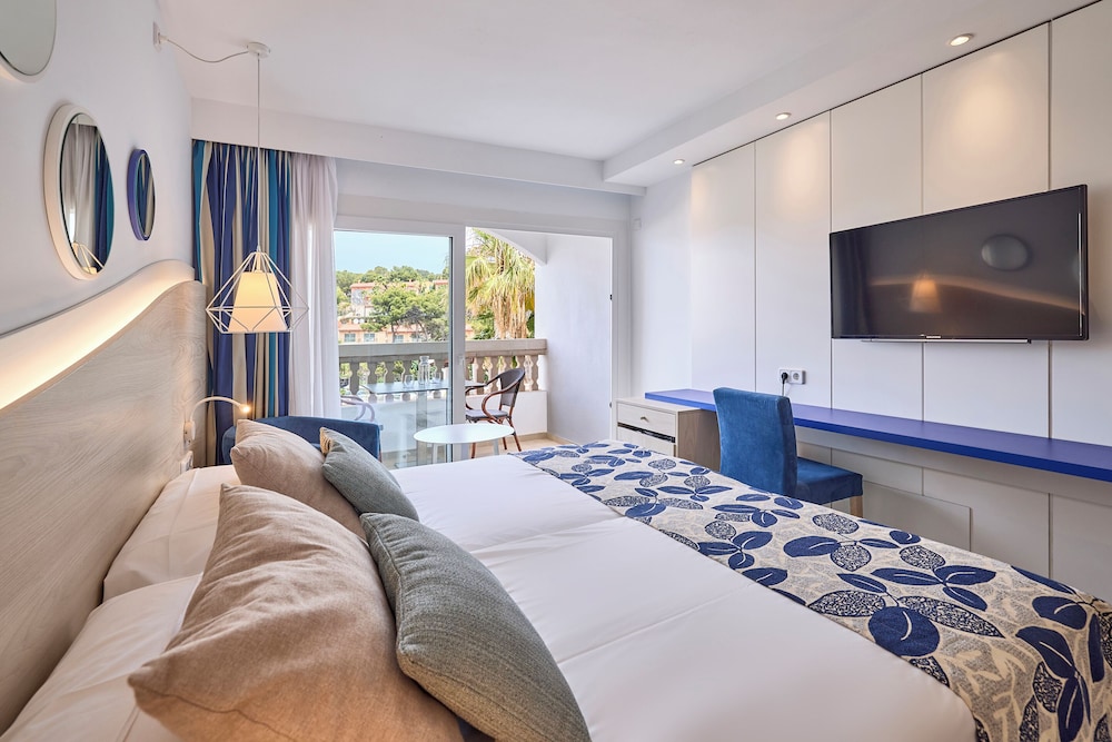 Universal Aparthotel Don Camilo — Hotel rooms in Andratx, Balearic Islands