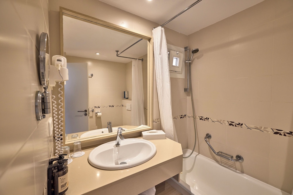 Universal Aparthotel Don Camilo — Hotel rooms in Andratx, Balearic Islands
