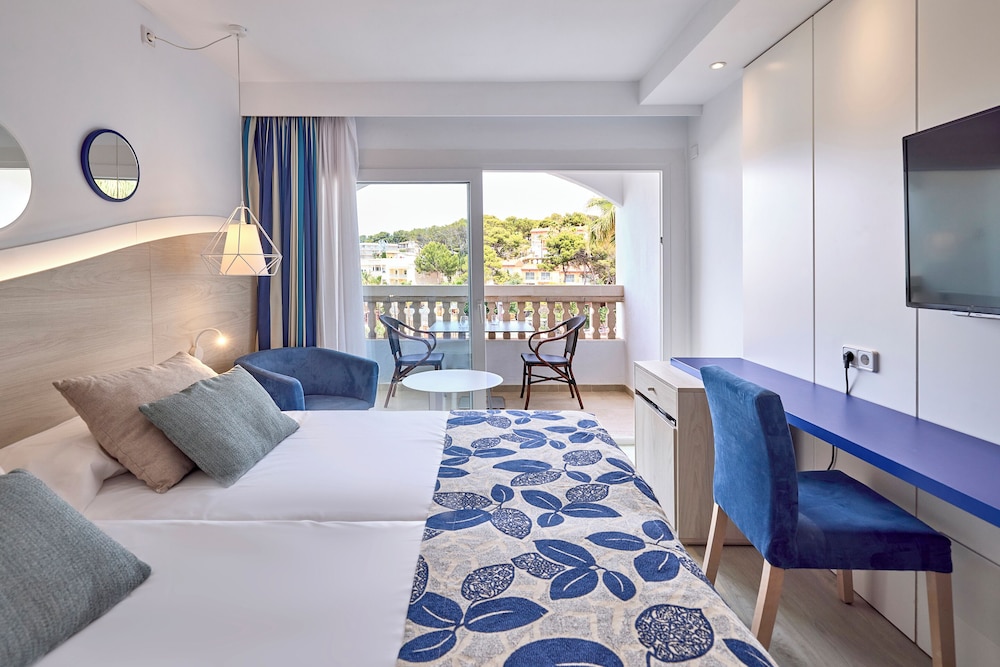 Universal Aparthotel Don Camilo — Hotel rooms in Andratx, Balearic Islands