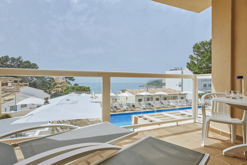 Universal Aparthotel Don Camilo — Swimming pool in Andratx, Balearic Islands