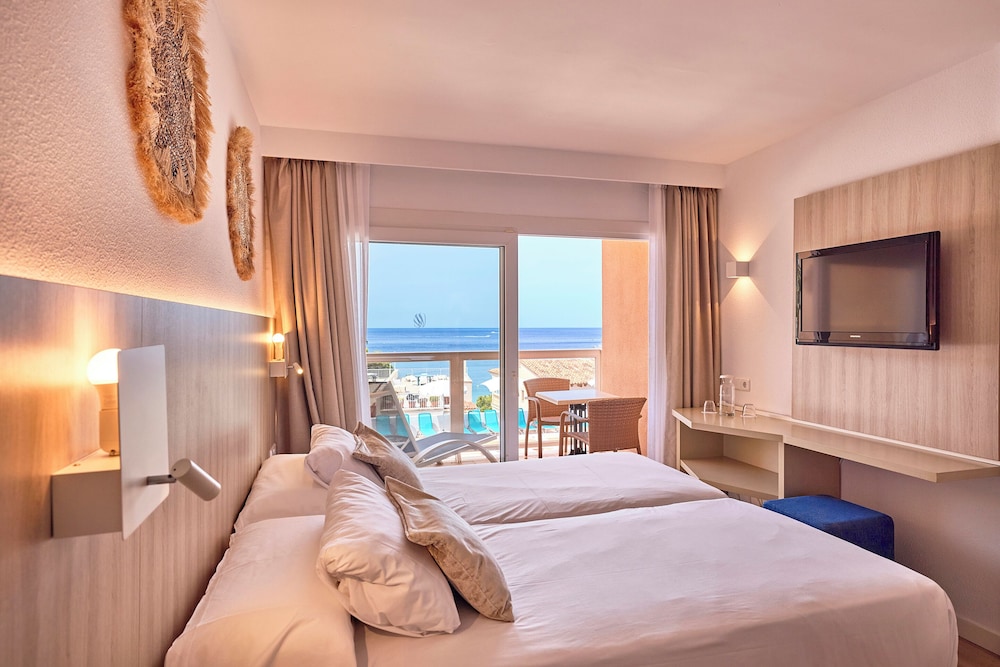 Universal Aparthotel Don Camilo — Hotel rooms in Andratx, Balearic Islands