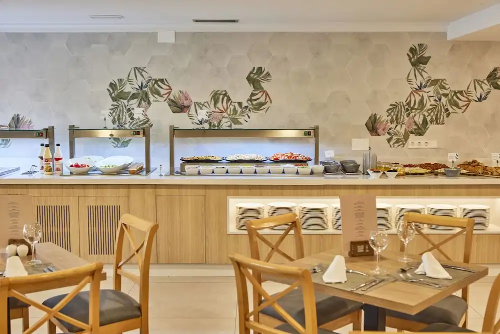 Universal Aparthotel Don Camilo — Restaurant & bars in Andratx, Balearic Islands