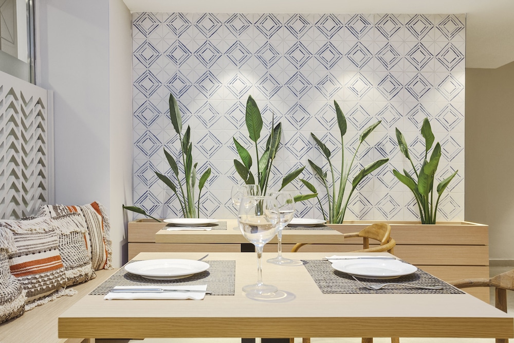 Universal Aparthotel Don Camilo — Restaurant & bars in Andratx, Balearic Islands