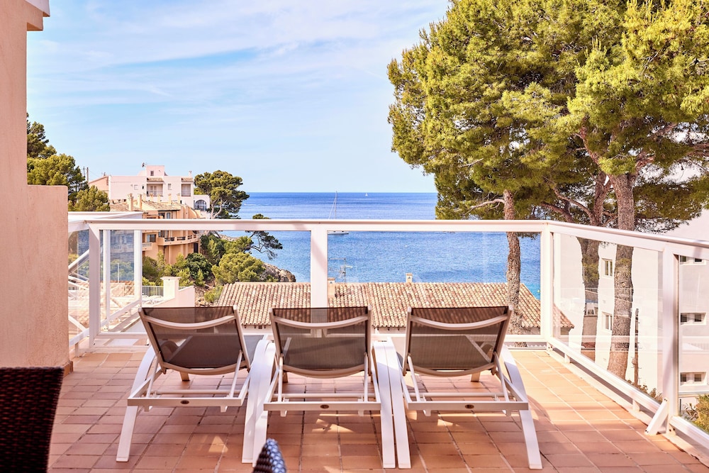 Universal Aparthotel Don Camilo — Hotel building in Andratx, Balearic Islands