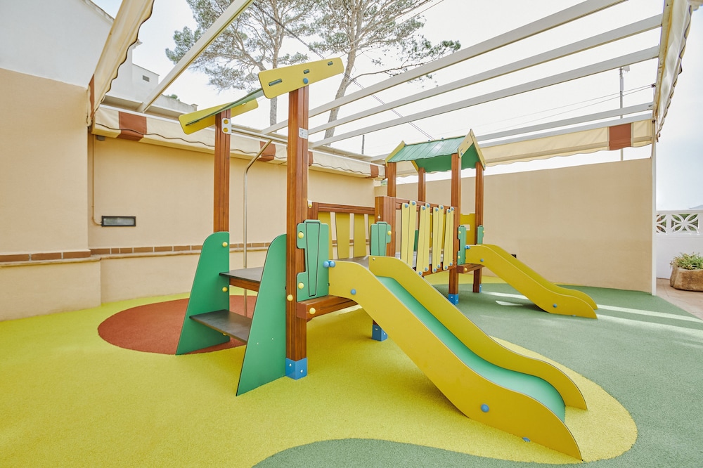 Universal Aparthotel Don Camilo — Attractions for children in Andratx, Balearic Islands