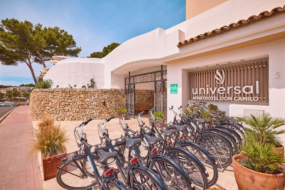 Universal Aparthotel Don Camilo — Hotel building in Andratx, Balearic Islands