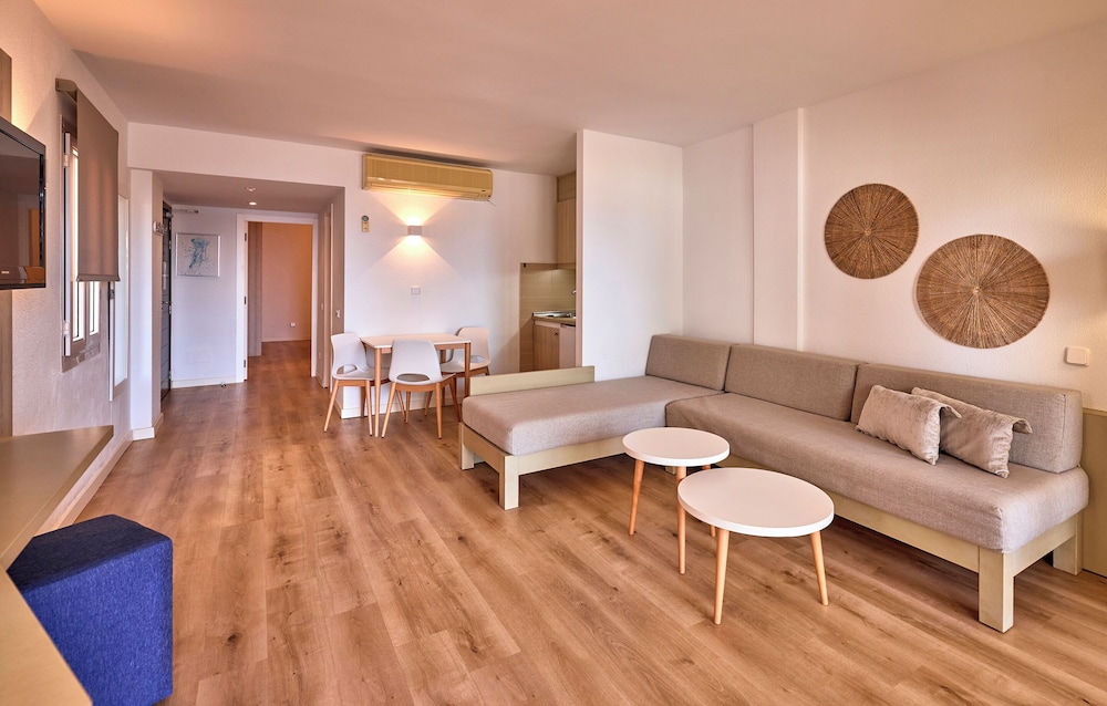 Universal Aparthotel Don Camilo — Hotel rooms in Andratx, Balearic Islands