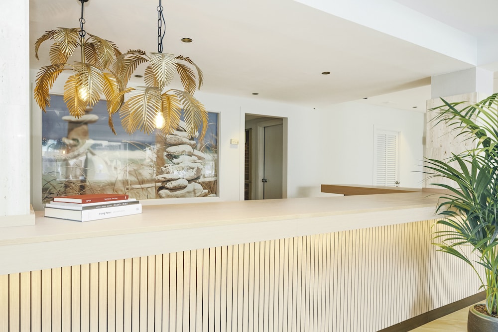 Universal Aparthotel Don Camilo — Hotel building in Andratx, Balearic Islands