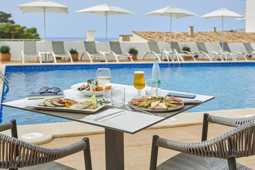 Universal Aparthotel Don Camilo — Restaurant & bars in Andratx, Balearic Islands
