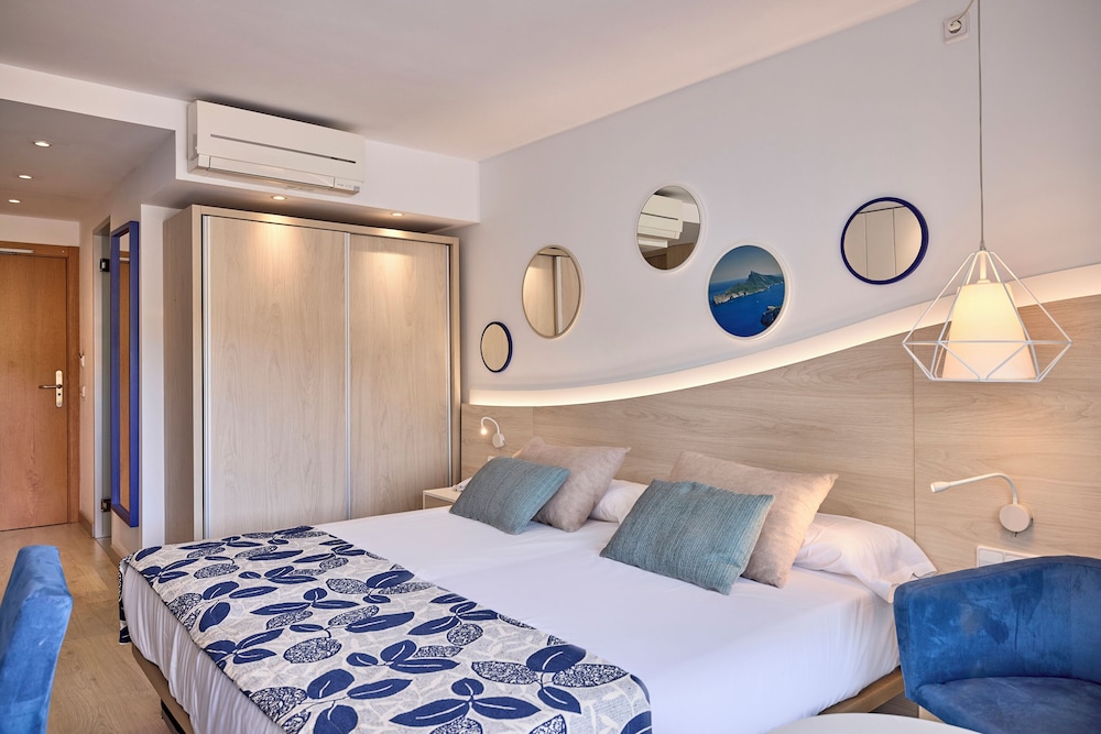 Universal Aparthotel Don Camilo — Hotel rooms in Andratx, Balearic Islands