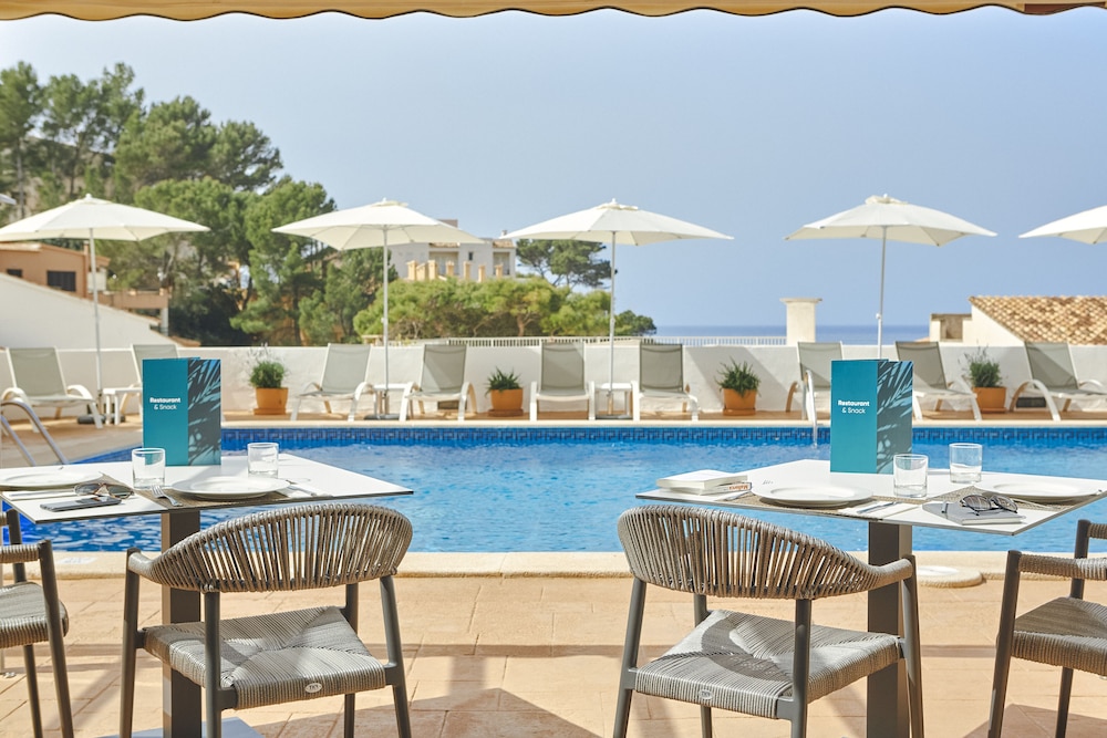 Universal Aparthotel Don Camilo — Restaurant & bars in Andratx, Balearic Islands