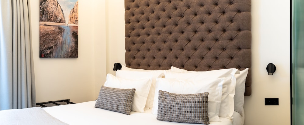 Boutique Hotel Petit Montisión — Hotel rooms in Palma de Mallorca, Balearic Islands
