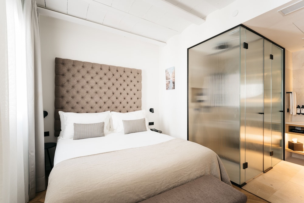 Boutique Hotel Petit Montisión — Hotel rooms in Palma de Mallorca, Balearic Islands