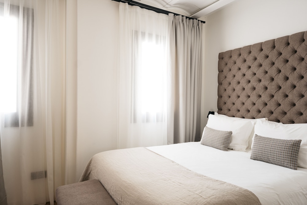 Boutique Hotel Petit Montisión — Hotel rooms in Palma de Mallorca, Balearic Islands