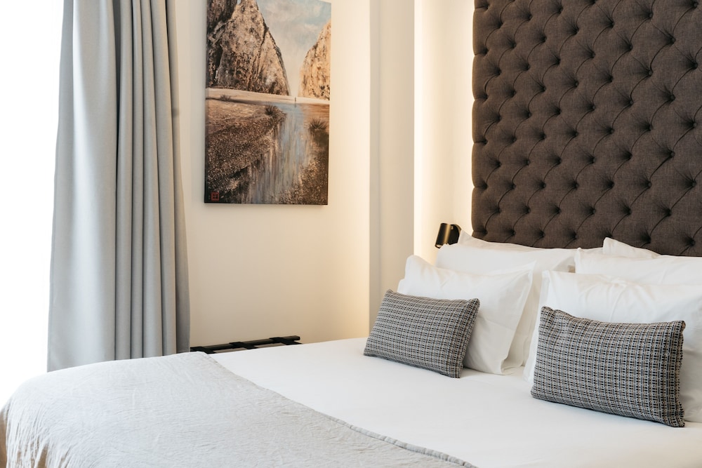 Boutique Hotel Petit Montisión — Hotel rooms in Palma de Mallorca, Balearic Islands