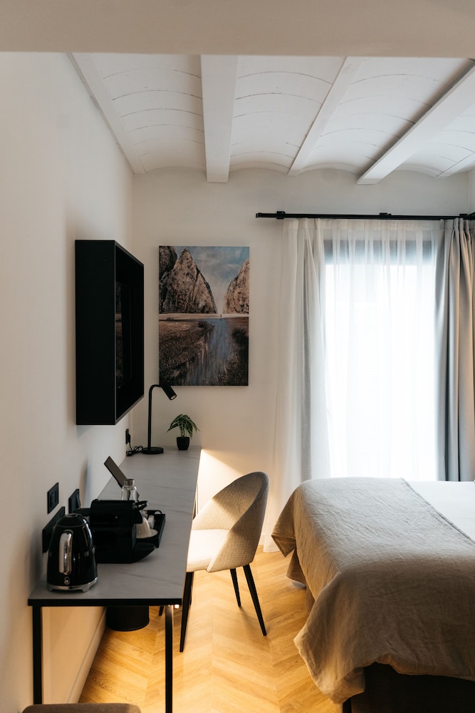 Boutique Hotel Petit Montisión — Hotel rooms in Palma de Mallorca, Balearic Islands