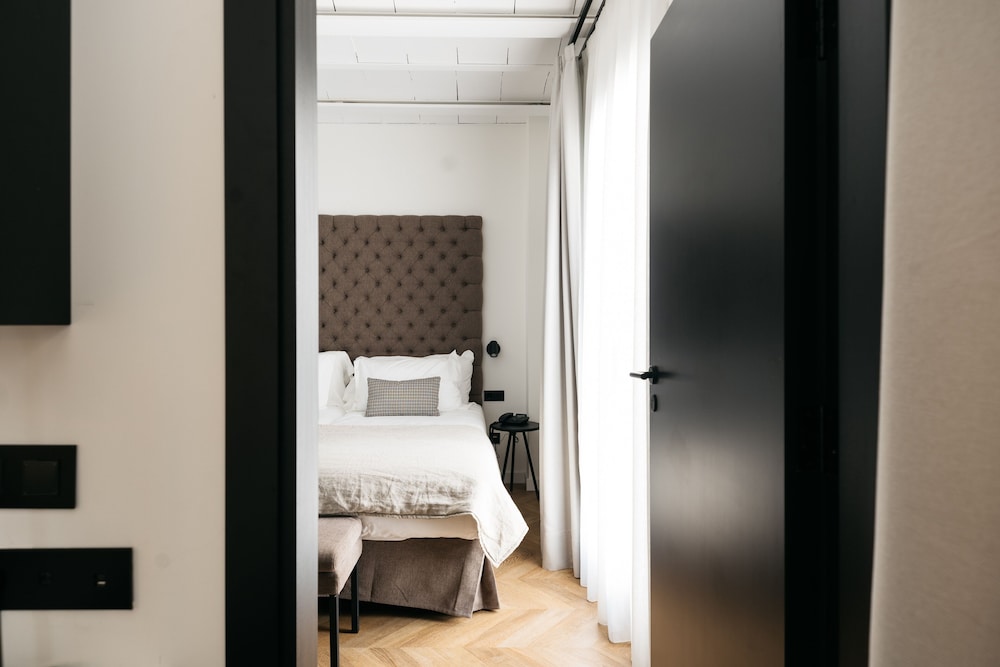 Boutique Hotel Petit Montisión — Hotel rooms in Palma de Mallorca, Balearic Islands