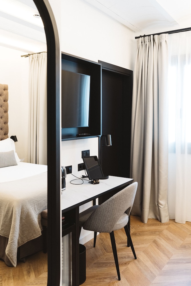 Boutique Hotel Petit Montisión — Hotel rooms in Palma de Mallorca, Balearic Islands