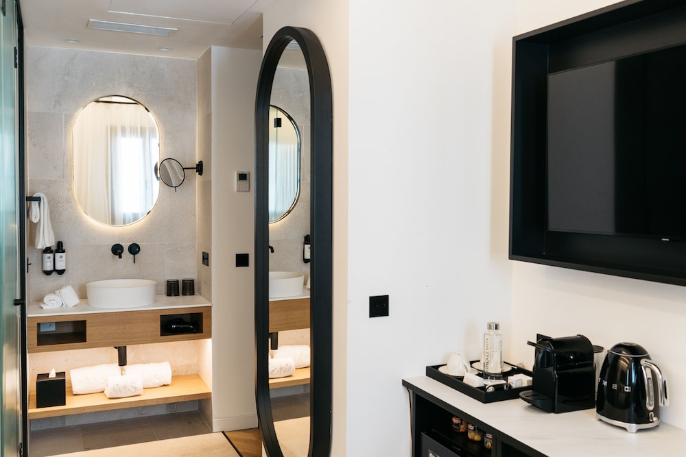 Boutique Hotel Petit Montisión — Hotel rooms in Palma de Mallorca, Balearic Islands