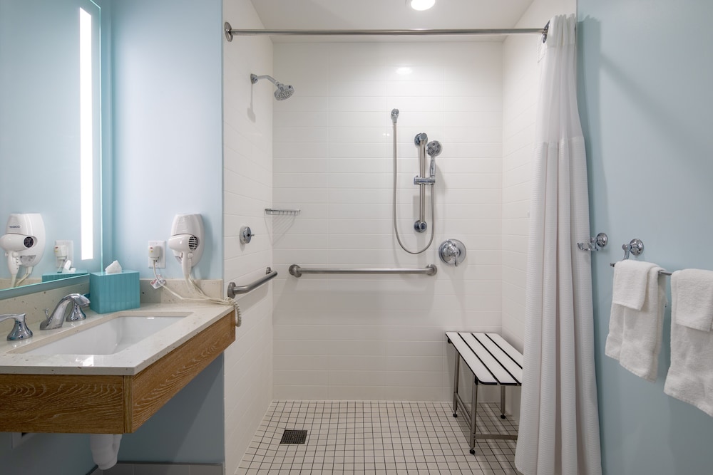 Universal's Endless Summer Resort - Surfside Inn and Suites — Hotel rooms in Orlando, Florida