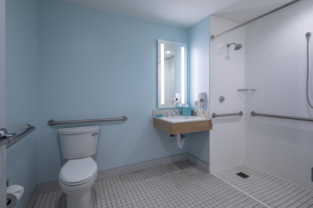 Universal's Endless Summer Resort - Surfside Inn and Suites — Hotel rooms in Orlando, Florida