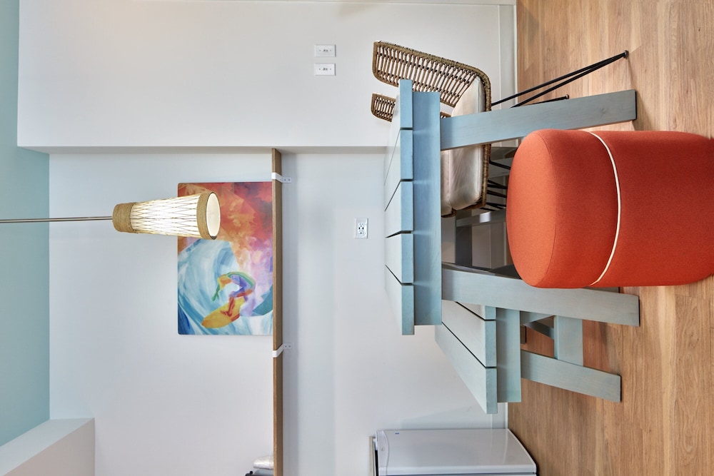 Universal's Endless Summer Resort - Surfside Inn and Suites — Hotel rooms in Orlando, Florida