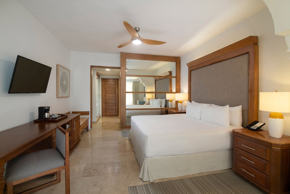 Melia Caribe Beach Resort - All Inclusive — Hotel rooms in Bavaro, La Altagracia