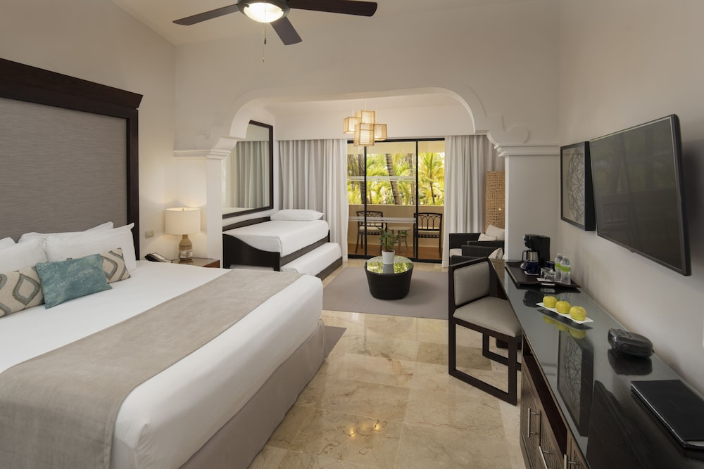 Melia Caribe Beach Resort - All Inclusive — Hotel rooms in Bavaro, La Altagracia