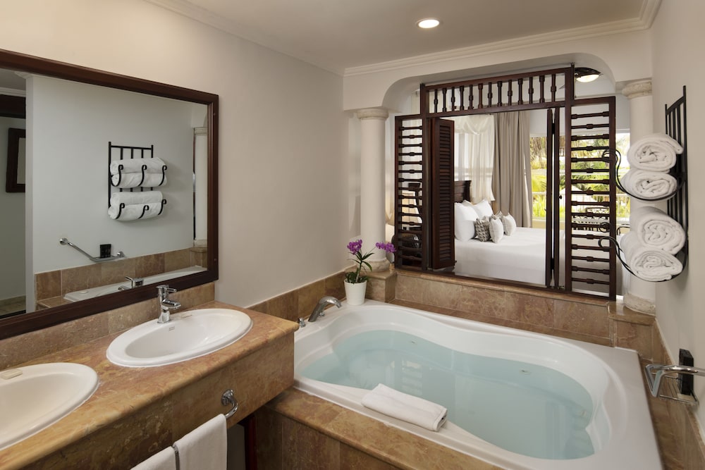 Melia Caribe Beach Resort - All Inclusive — Hotel rooms in Bavaro, La Altagracia