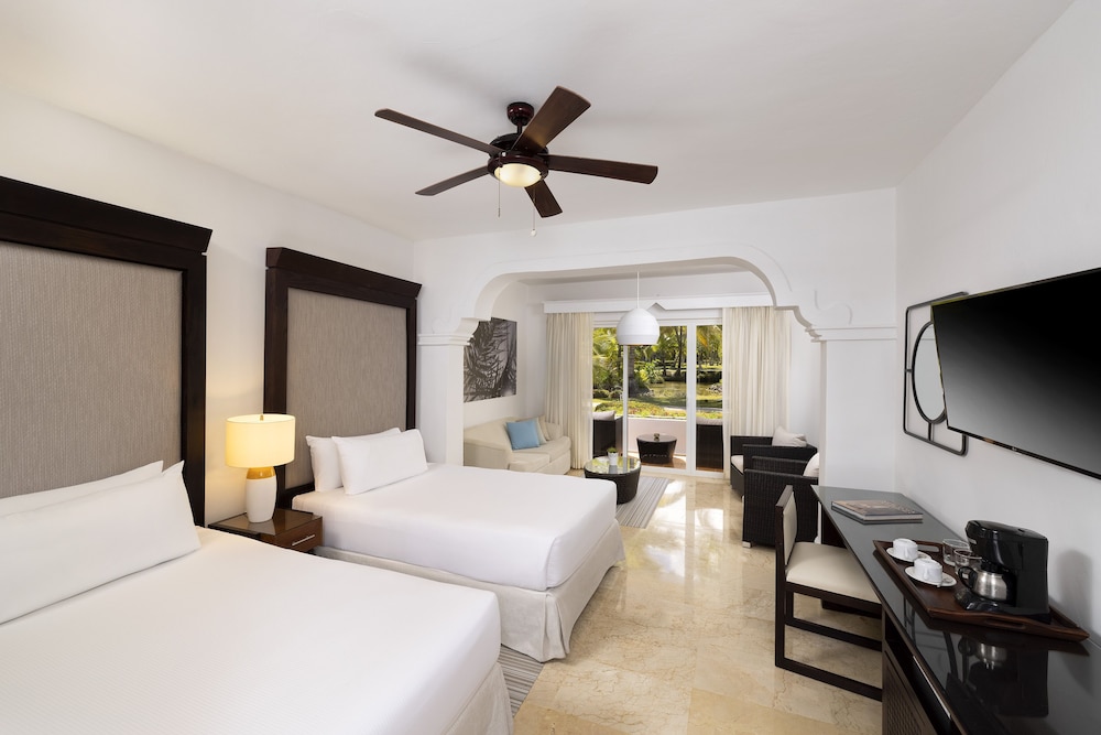 Melia Caribe Beach Resort - All Inclusive — Hotel rooms in Bavaro, La Altagracia