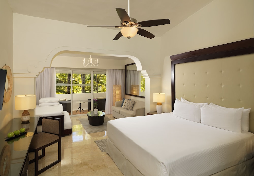 Melia Caribe Beach Resort - All Inclusive — Hotel rooms in Bavaro, La Altagracia