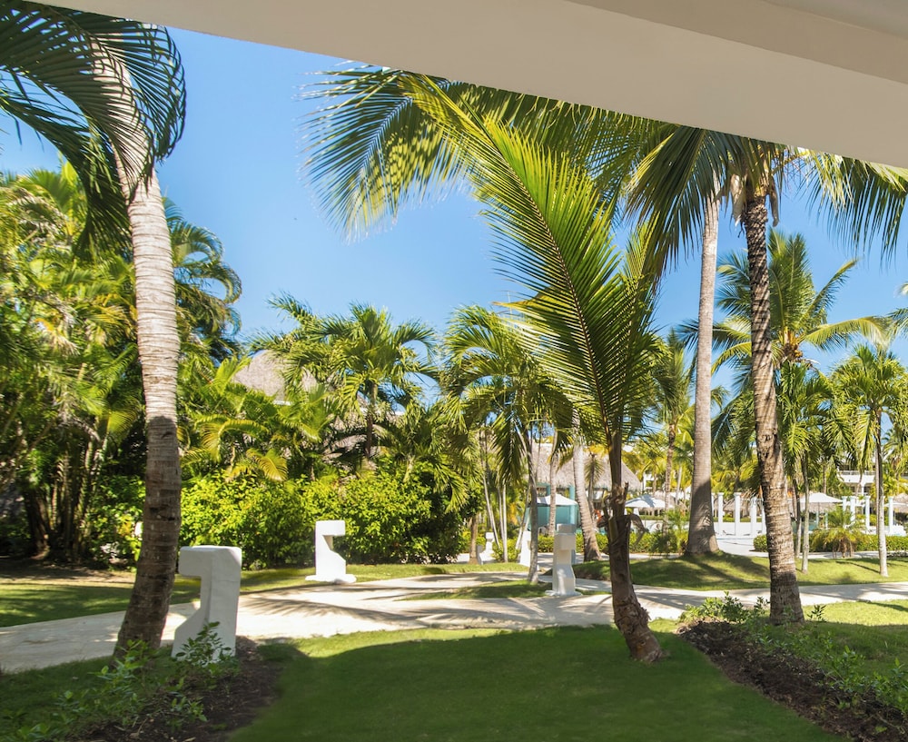 Melia Caribe Beach Resort - All Inclusive — Hotel building in Bavaro, La Altagracia