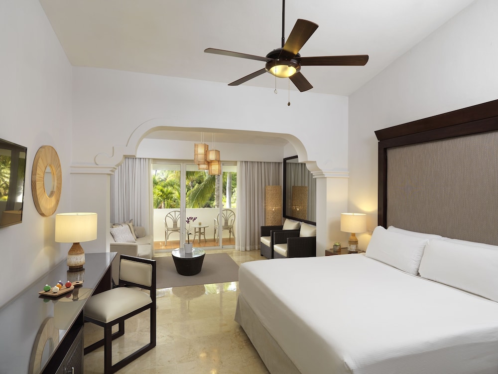 Melia Caribe Beach Resort - All Inclusive — Hotel rooms in Bavaro, La Altagracia