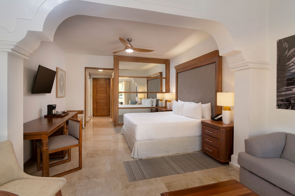 Melia Caribe Beach Resort - All Inclusive — Hotel rooms in Bavaro, La Altagracia